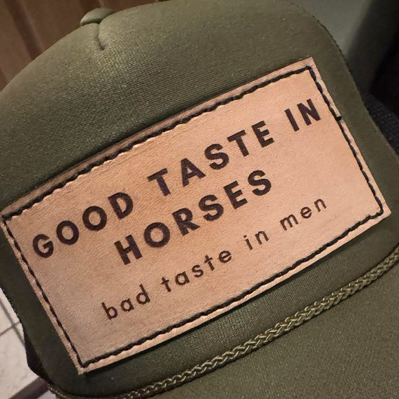 Meet your Posher, Milly Quinn - Picture 1 of 3